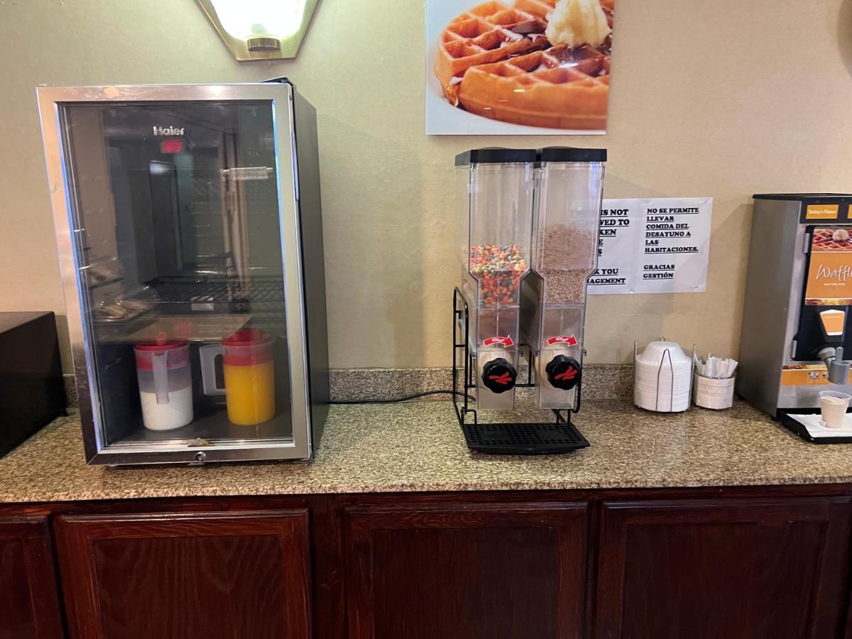 Americas Best Value Inn Pharr/Mcallen Buitenkant foto