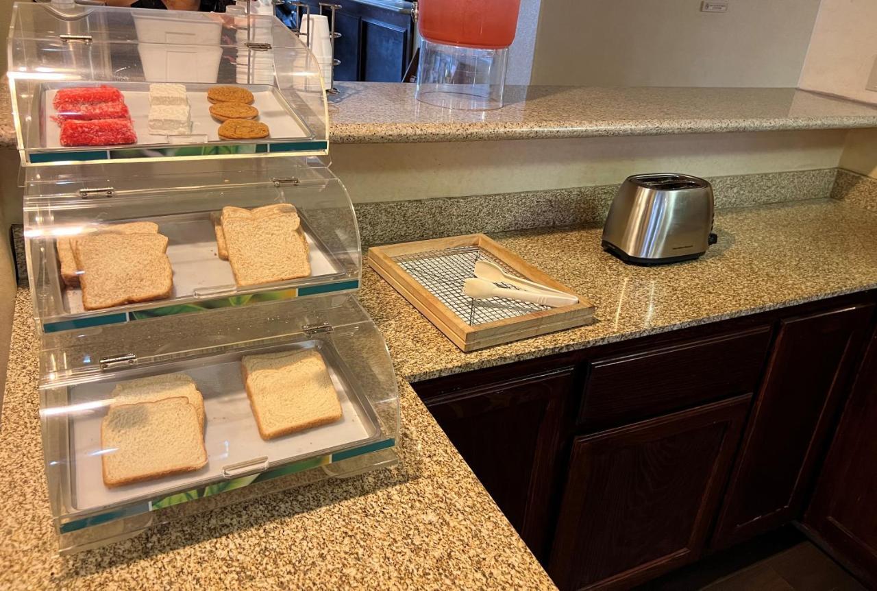 Americas Best Value Inn Pharr/Mcallen Buitenkant foto