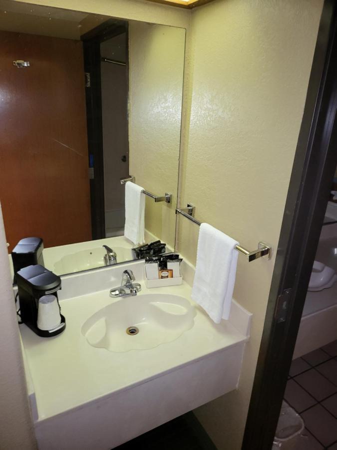 Americas Best Value Inn Pharr/Mcallen Buitenkant foto